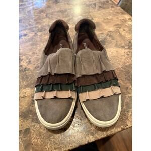 Vaneli sports shoes With Ruffles in Tan suede size 7